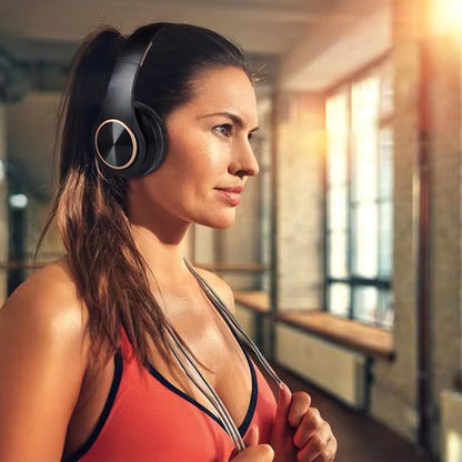 Casque audio sans fil avec femme