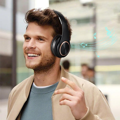 Casque audio sans fil avec homme