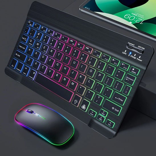Clavier bluetooth noir deriere souris