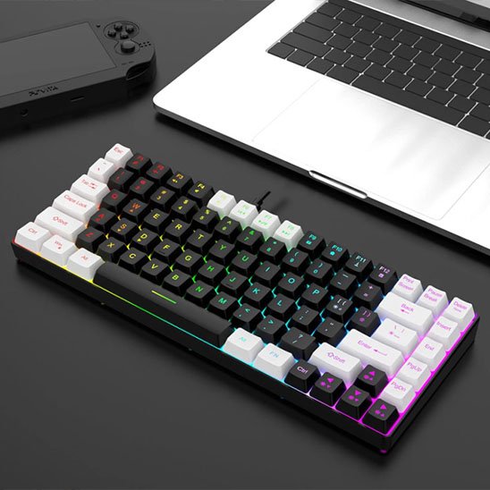 Claviers led devant ordi