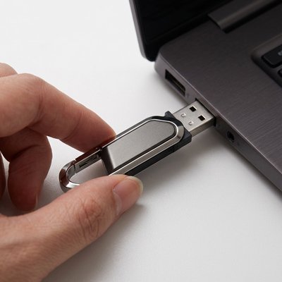 Clé usb 64 go avec main