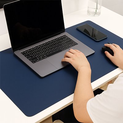 grand Tapis de souris bleu avec main