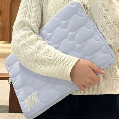 Housse ordinateur dans les bras