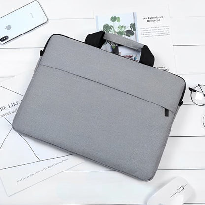 Housse ordinateur gris sur bureau