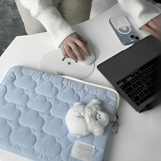 Housse ordinateur ourson blanc sur le dessus 
