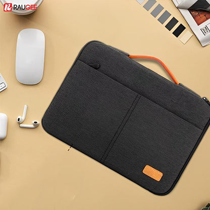 Housse ordinateur sur table beige 