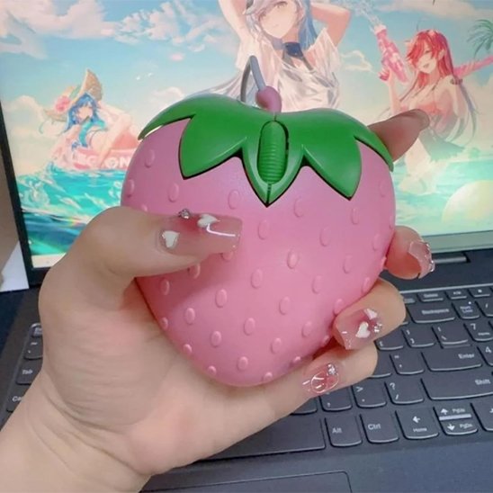 Souris filaire rose dans main