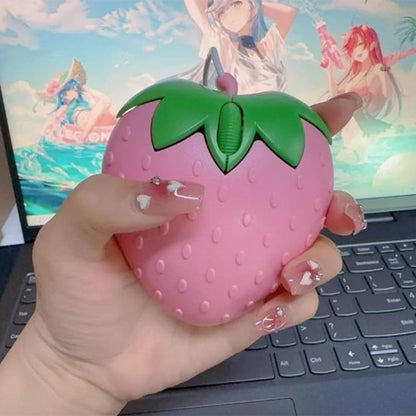 Souris filaire rose dans main