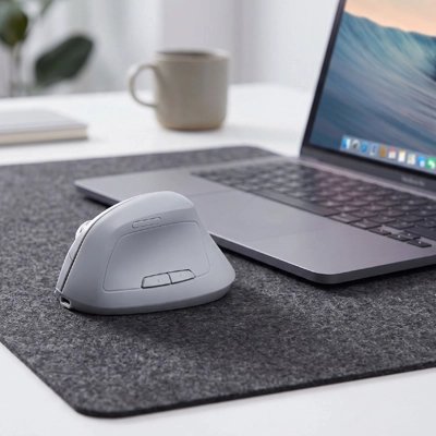Souris ordinateur sur un tapis