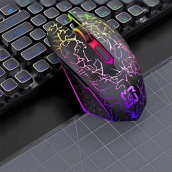 Souris sans fil noir sur clavier