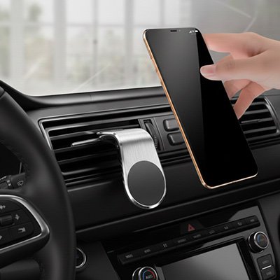 Support telephone voiture argent dans voiture