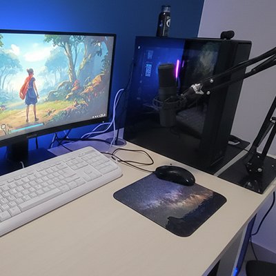 Tapis de souris devant ordinateur